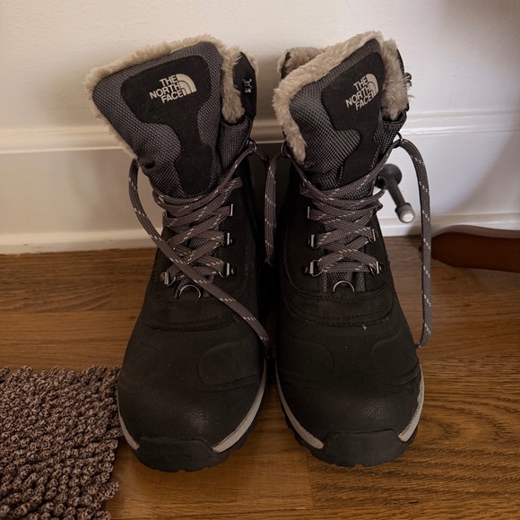 The North Face Women’s Shellista II Mid Winter Boots – Black / Gray, Size 9 - Picture 1 of 7